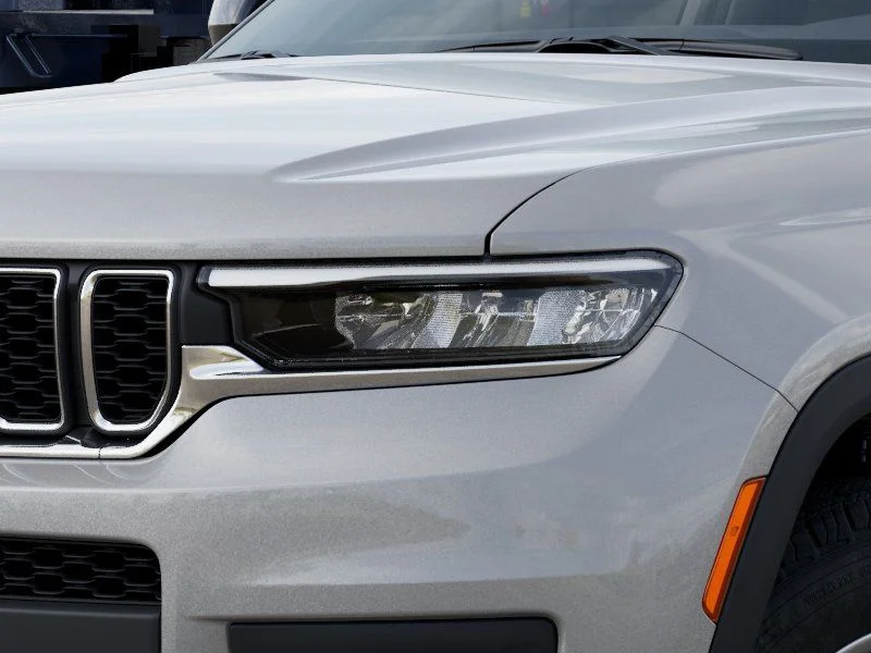 New 2026 Silver Zynith Exterior Paint Jeep Laredo image 10