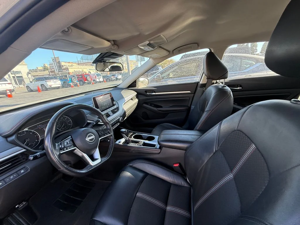 Used 2024 Silver Nissan 2.5 SR image 5