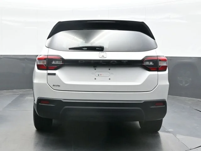 Used 2023  Honda LX image 2