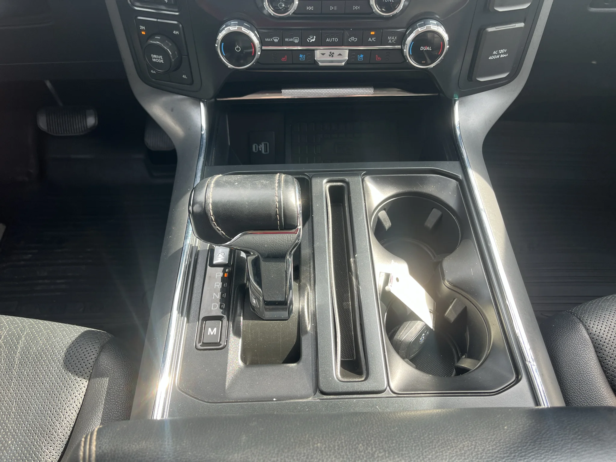 Used 2022 Agate Black Metallic Ford LARIAT image 11