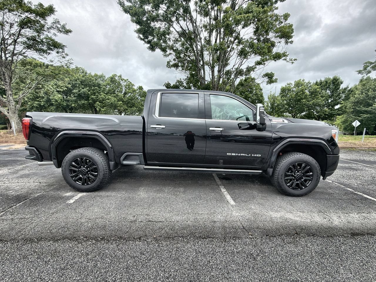 Used 2021 EBONY TWILIGHT METALLIC GMC Denali image 9