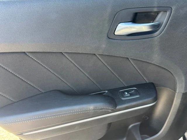 Used 2022 Black Dodge SXT image 15