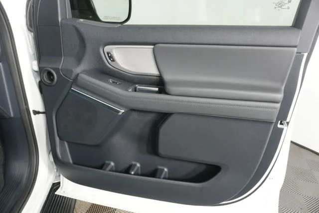 New 2027 Star White Metallic Tri-Coat Ford Active image 33