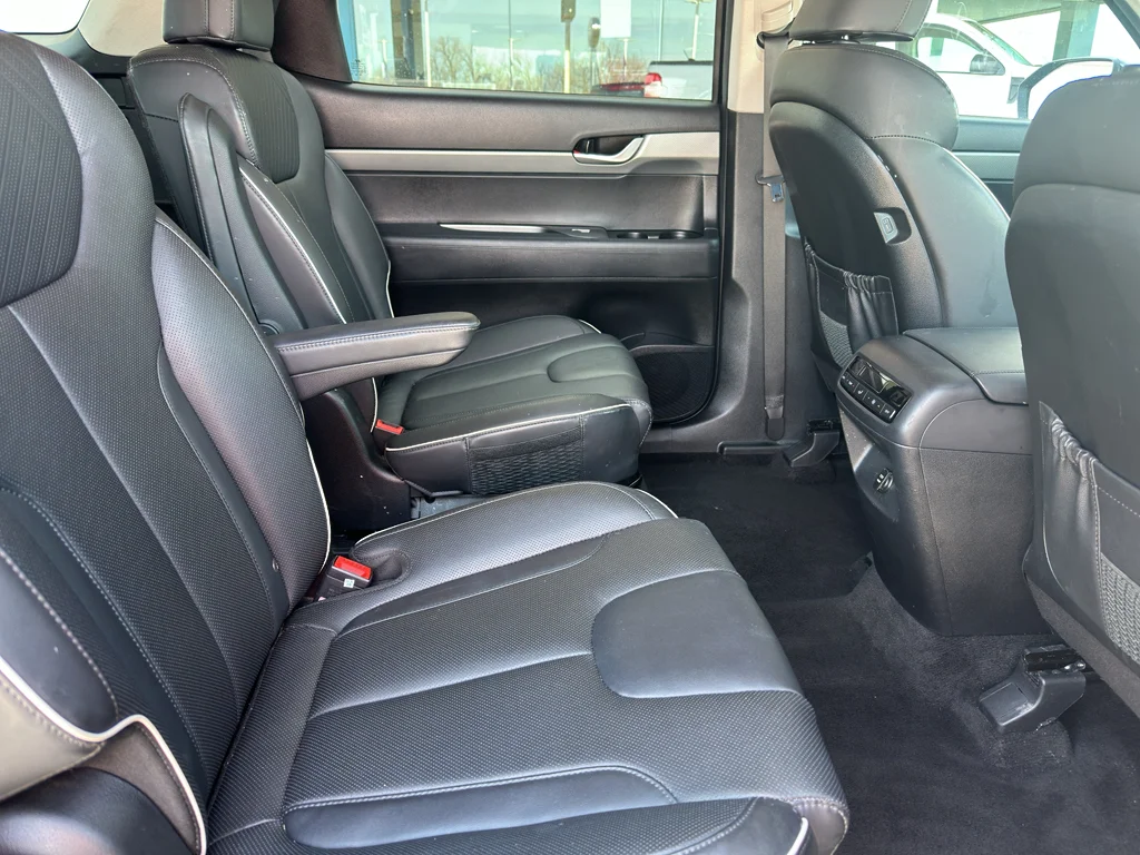 Used 2025 Moonlight Cloud Hyundai SEL image 30