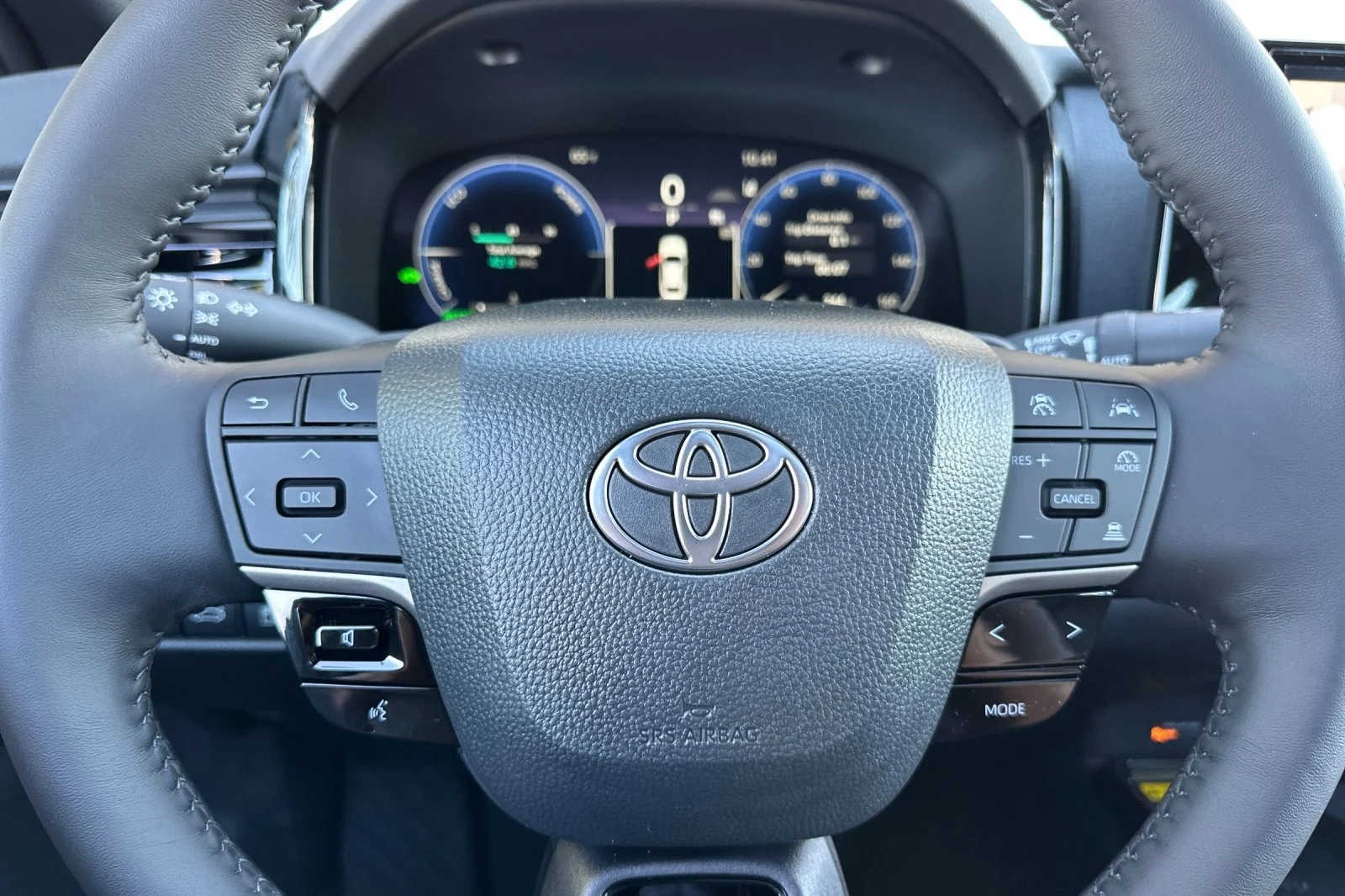 New 2026 Ocean Gem with Midnight Black Metallic roof Toyota XSE image 22