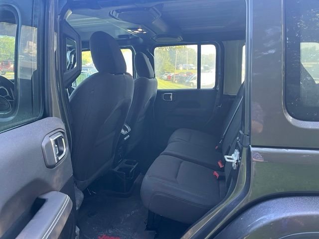 Used 2022 Crystal Metallic Jeep Unlimited Sahara image 12