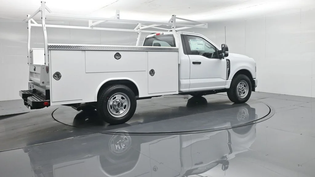 New 2026 Oxford White Ford XL image 29