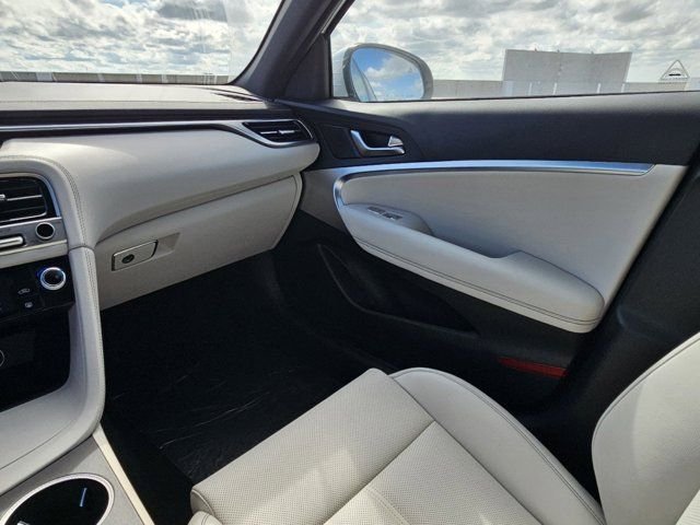 2025 GENESIS G70 Standard - Photo 11