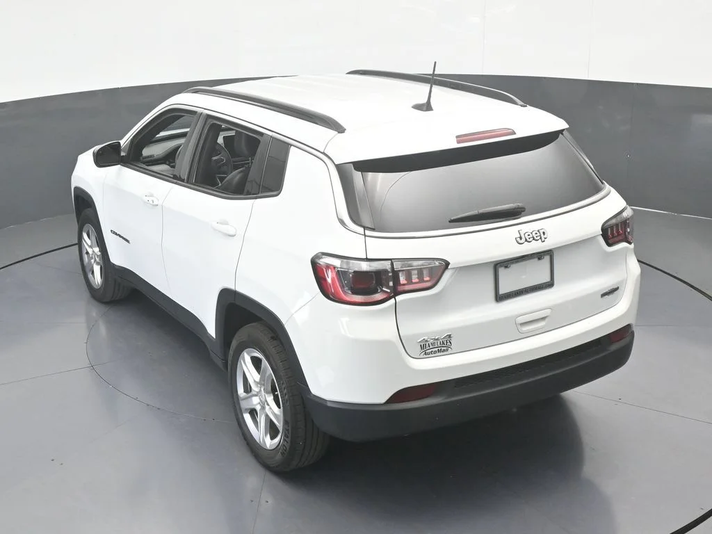 Used 2023 Bright White Clearcoat Jeep Latitude image 12