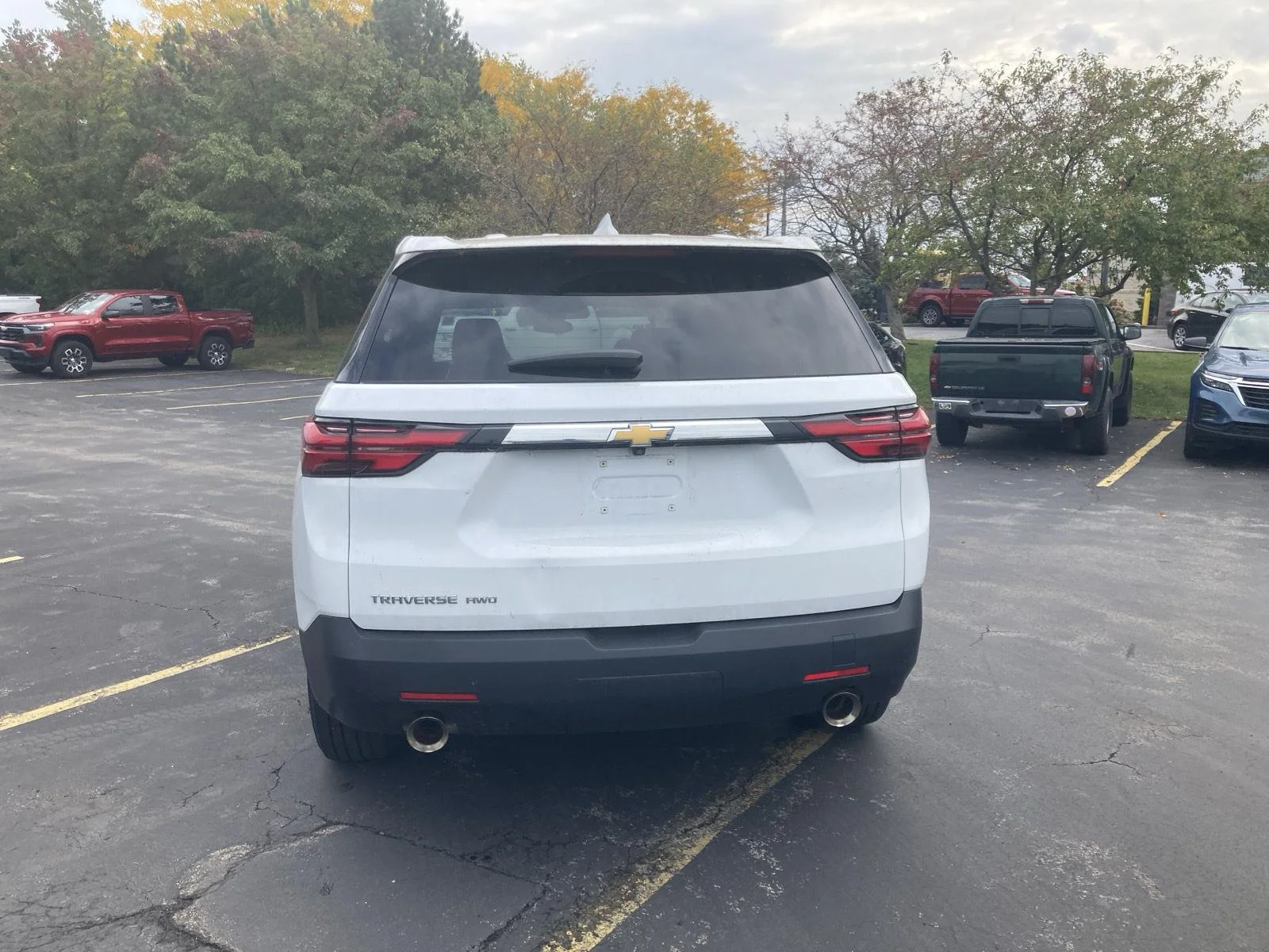 Used 2023 Wh Chevrolet  image 6