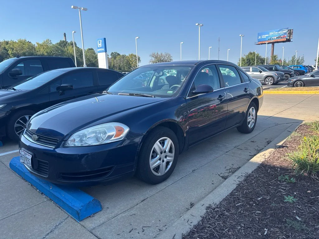 Used 2008 Blue Chevrolet LT image 2