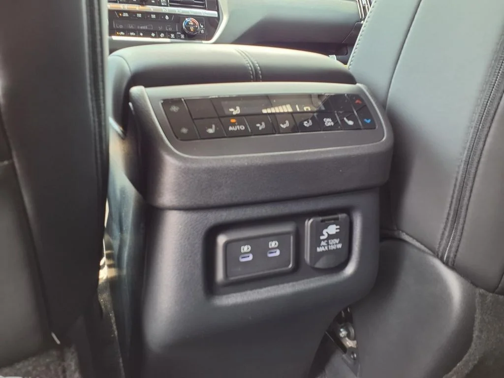 New 2026 Everest White Pearl TriCoat Nissan Platinum image 24