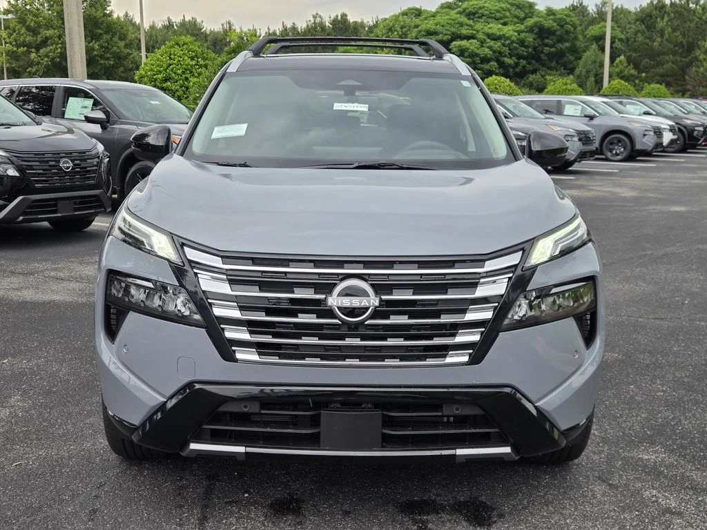 New 2026 Boulder Gray Pearl / Super Black Two-tone Nissan Platinum image 3