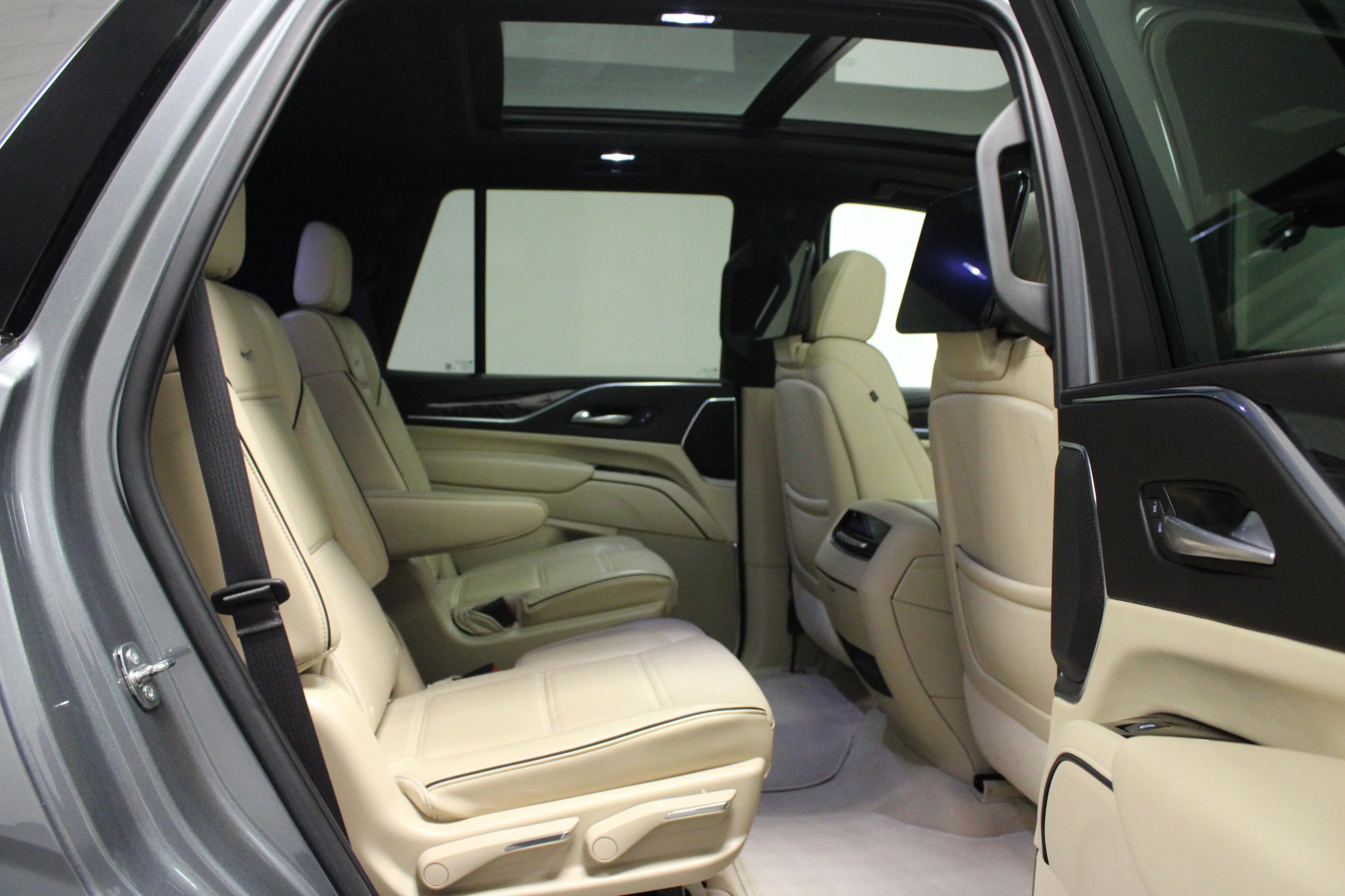 Used 2021 Satin Steel Metallic Cadillac Premium Luxury image 17