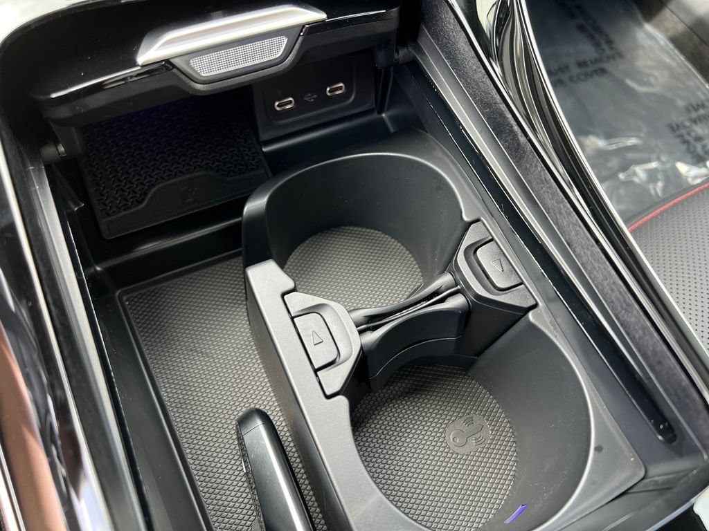 New 2026 MANUFAKTUR Moonlight White Metallic Mercedes-Benz AMG® C 43 4MATIC Sedan image 57