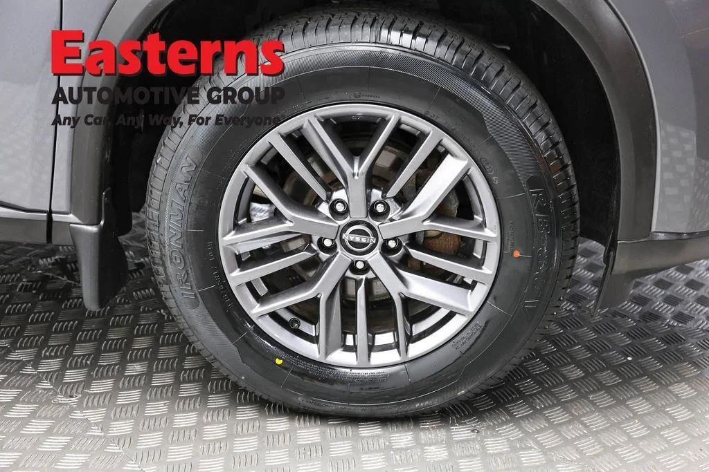 Used 2023 Gray Nissan S image 34