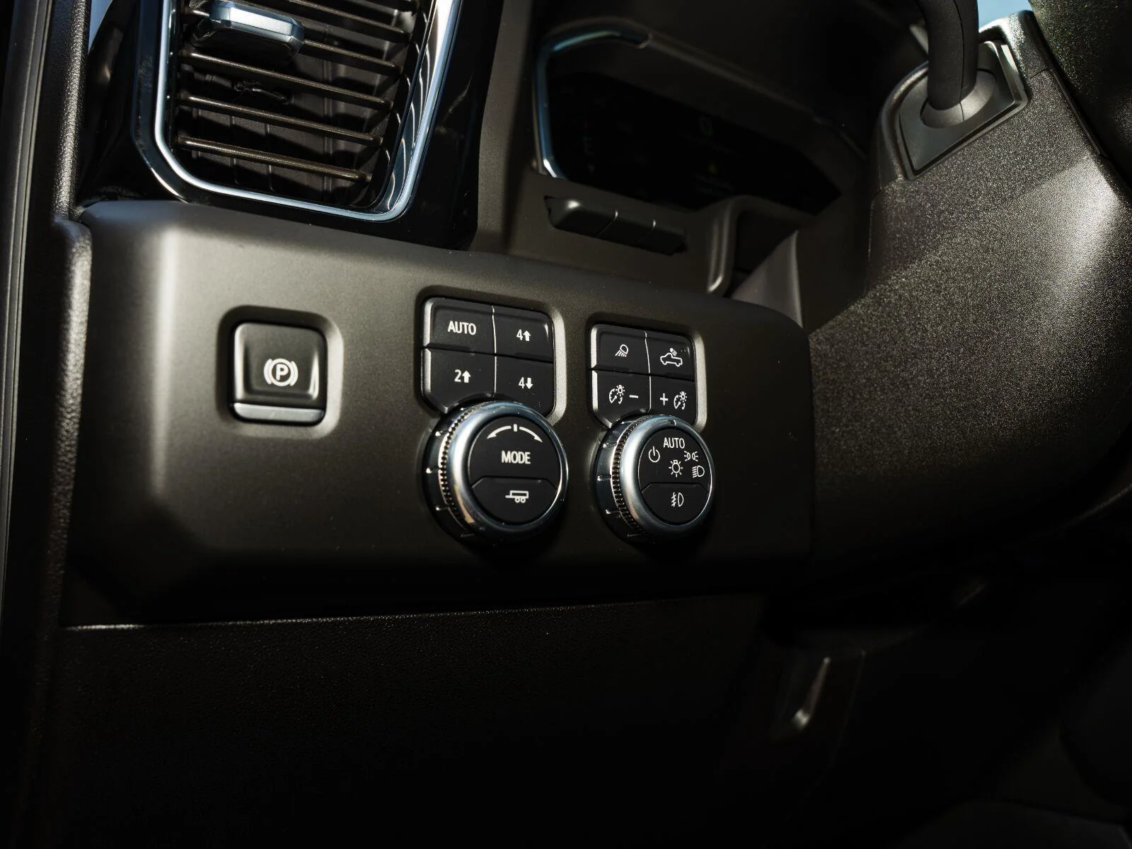 Used 2025 Onyx Black GMC Denali image 30