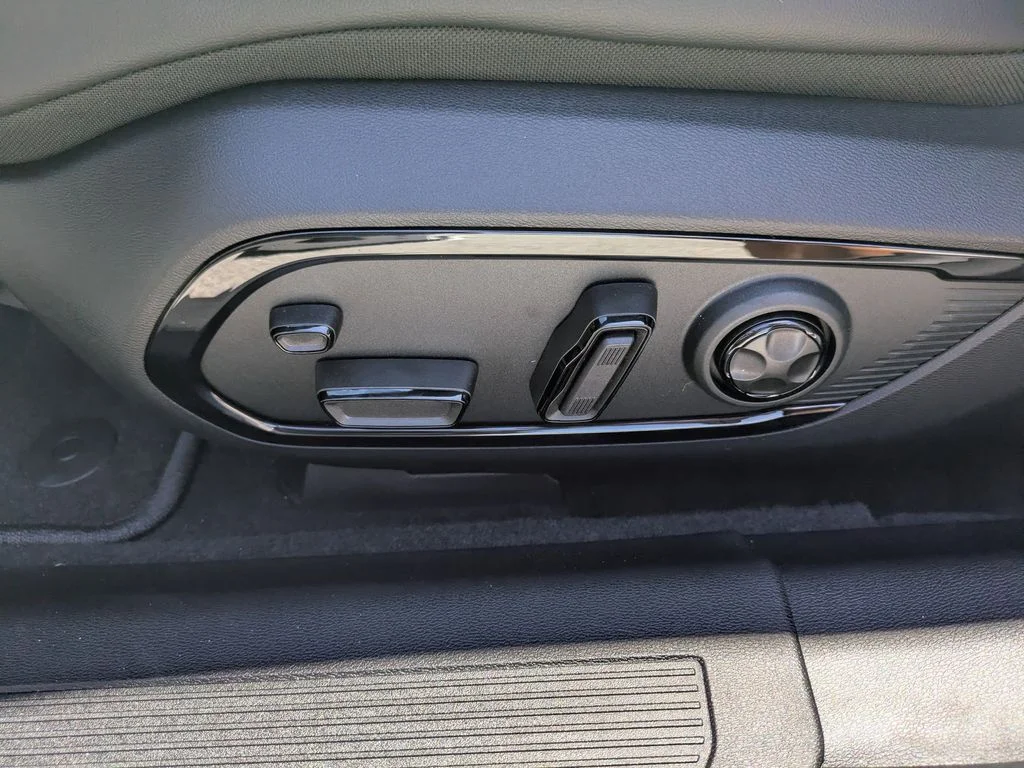 New 2026 White Knuckle Exterior Paint Dodge R/T Plus image 22