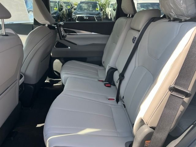 New 2027 White INFINITI Luxe AWD image 12