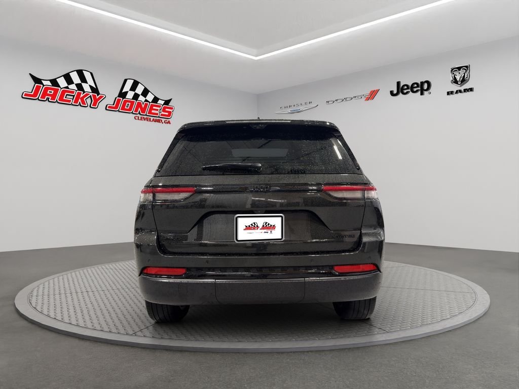 Used 2024 Rocky Mountain Pearlcoat Jeep Limited image 8