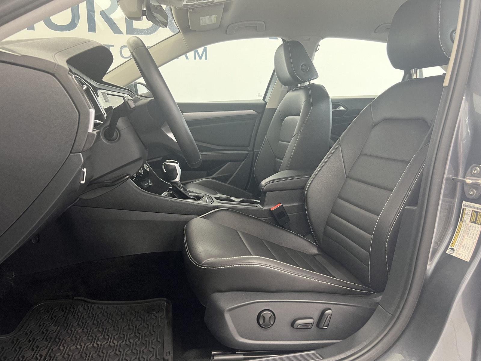 Used 2024 Platinum Gray Metallic Volkswagen SE image 12