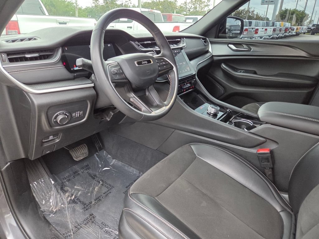 Used 2023 Baltic Gray Metallic Clearcoat Jeep Altitude image 31