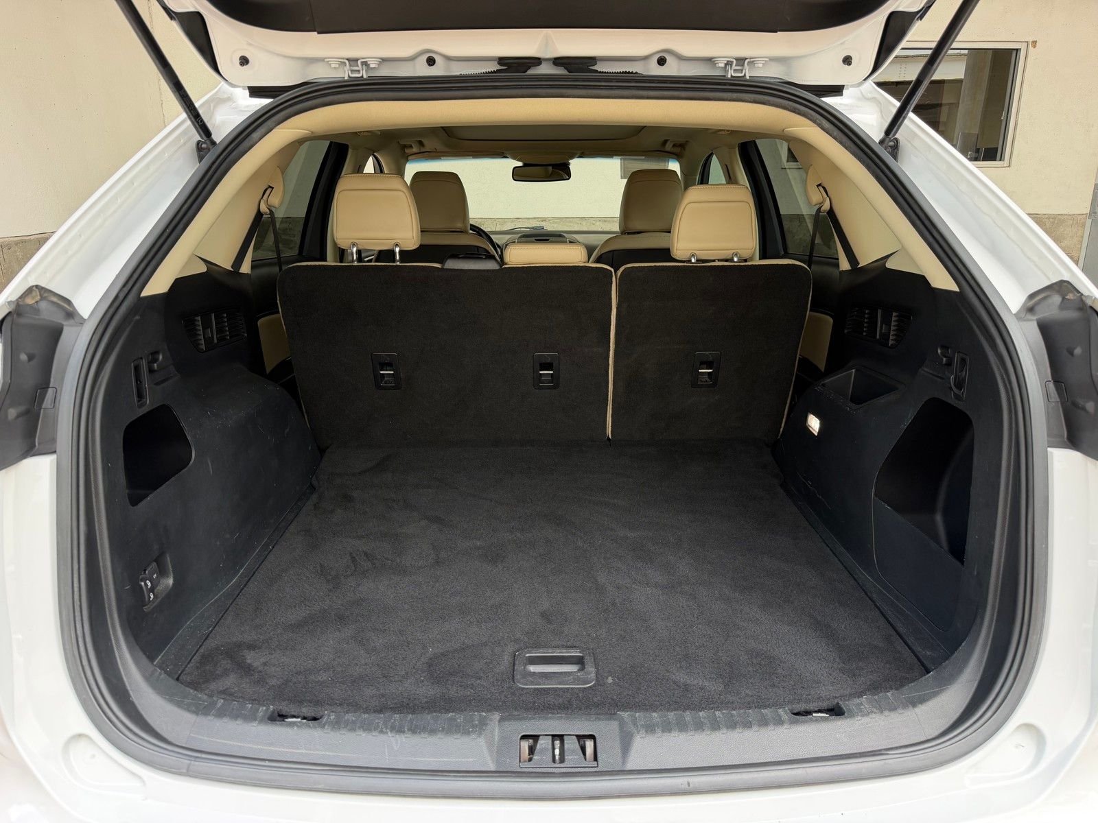 Used 2020 White Ford SEL image 17
