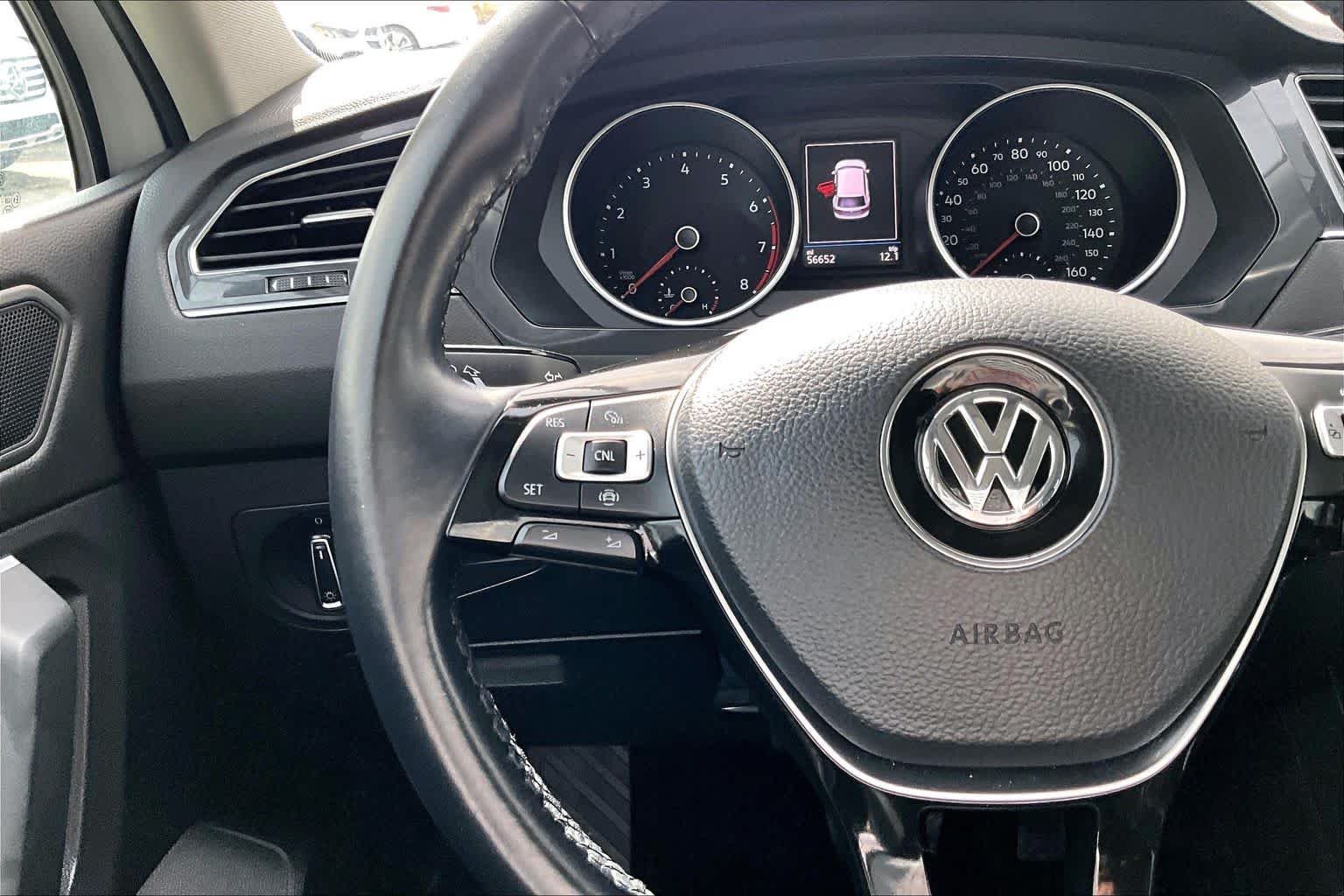 Used 2019 Pure White Volkswagen SE image 24