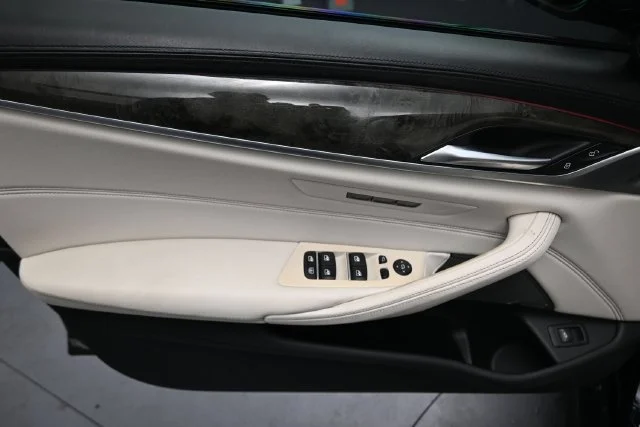 2023 BMW 5 Series M550i - Photo 16