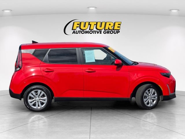 Used 2024 Red Kia LX image 3