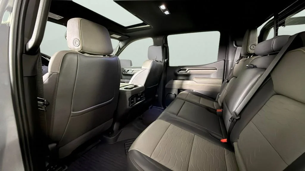 Used 2025 Slate Gray Metallic Chevrolet ZR2 image 28