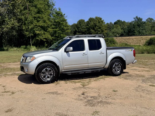 2016 Nissan Frontier PRO 4X 4x4 4dr Crew Cab 5 ft. SB Pickup 5A