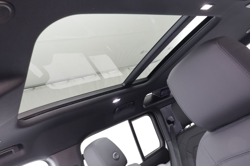 New 2026 Fuji White LAND ROVER X-Dynamic SE image 15