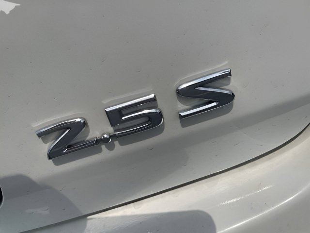 Used 2003 Cloud White Nissan S image 9