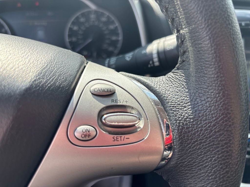 Used 2015 Red Nissan SV image 22