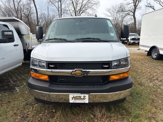 New 2025 Summit White Chevrolet 1WT image 2