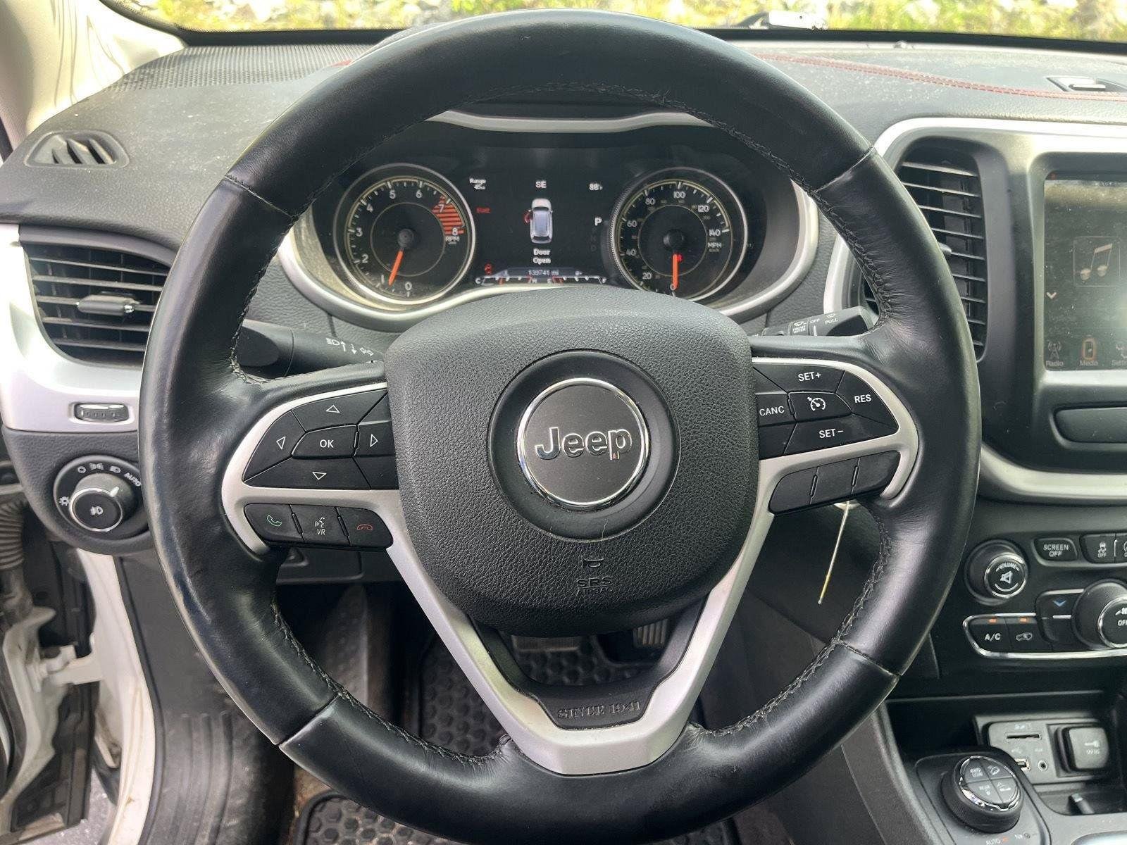 Used 2016 Bright White Clearcoat Jeep Trailhawk image 15