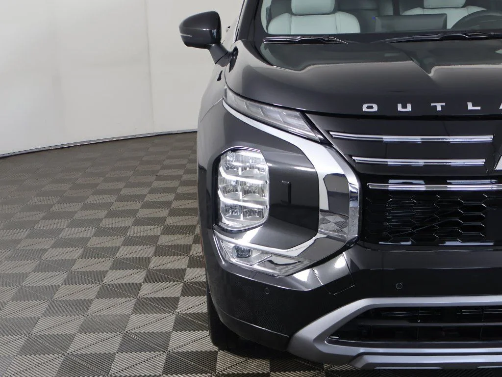 2025 Mitsubishi Outlander SEL Platinum Edition - Photo 19