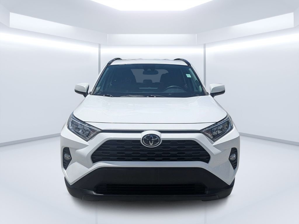 Used 2020 White Toyota XLE image 8