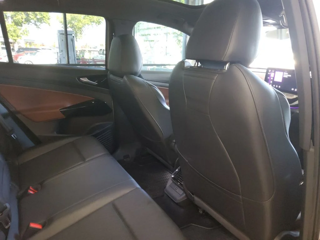 Used 2021  Volkswagen Pro S image 17