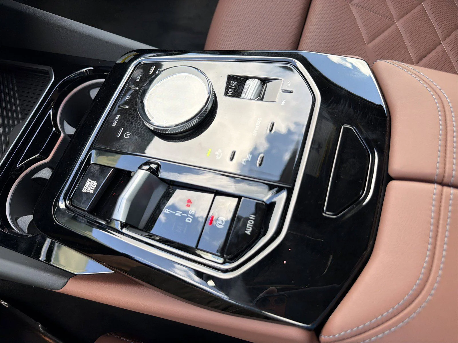 New 2027 Mineral White Metallic BMW 530i image 36