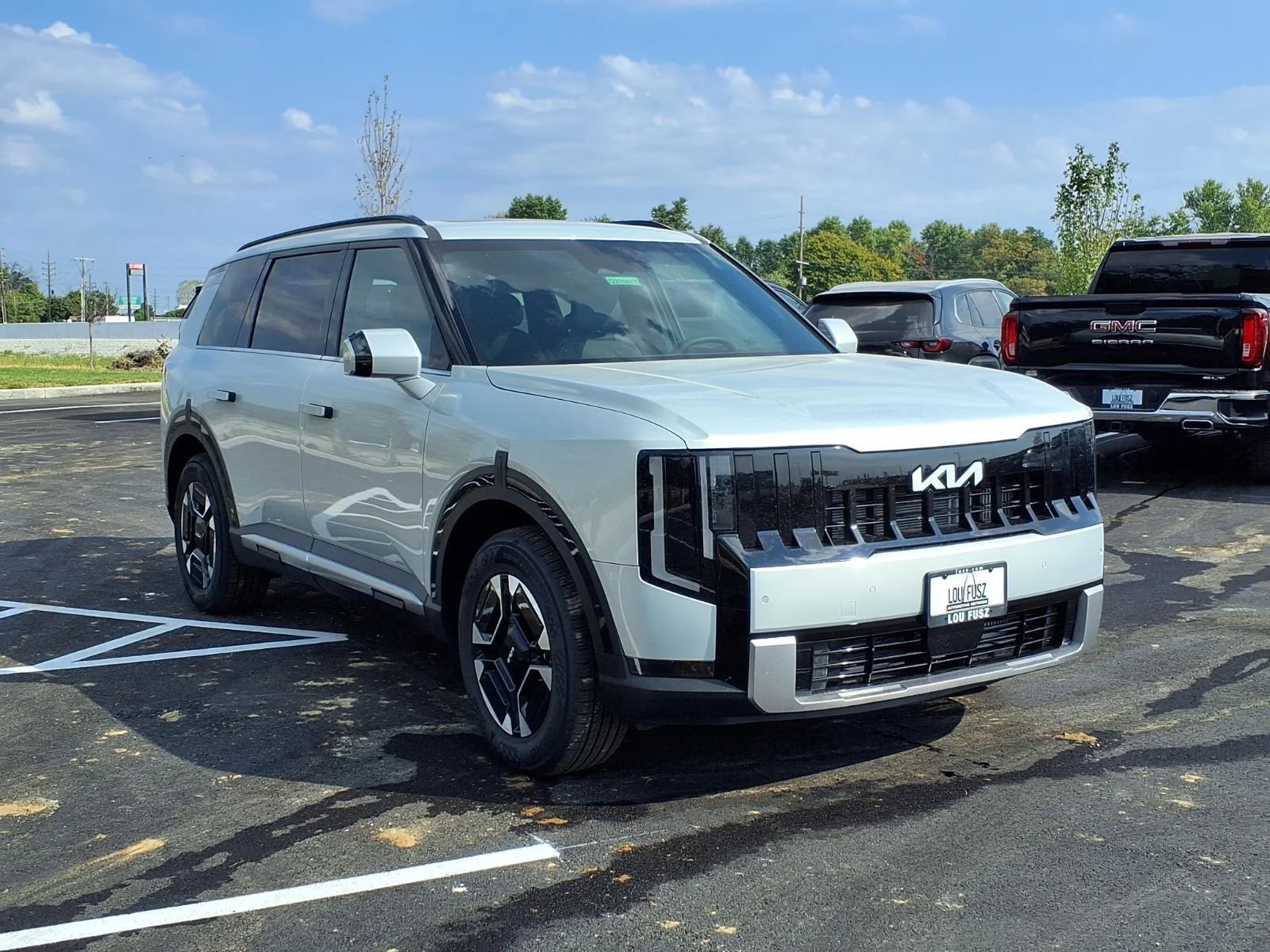 New 2027 Ivory Silver Kia EX image 20