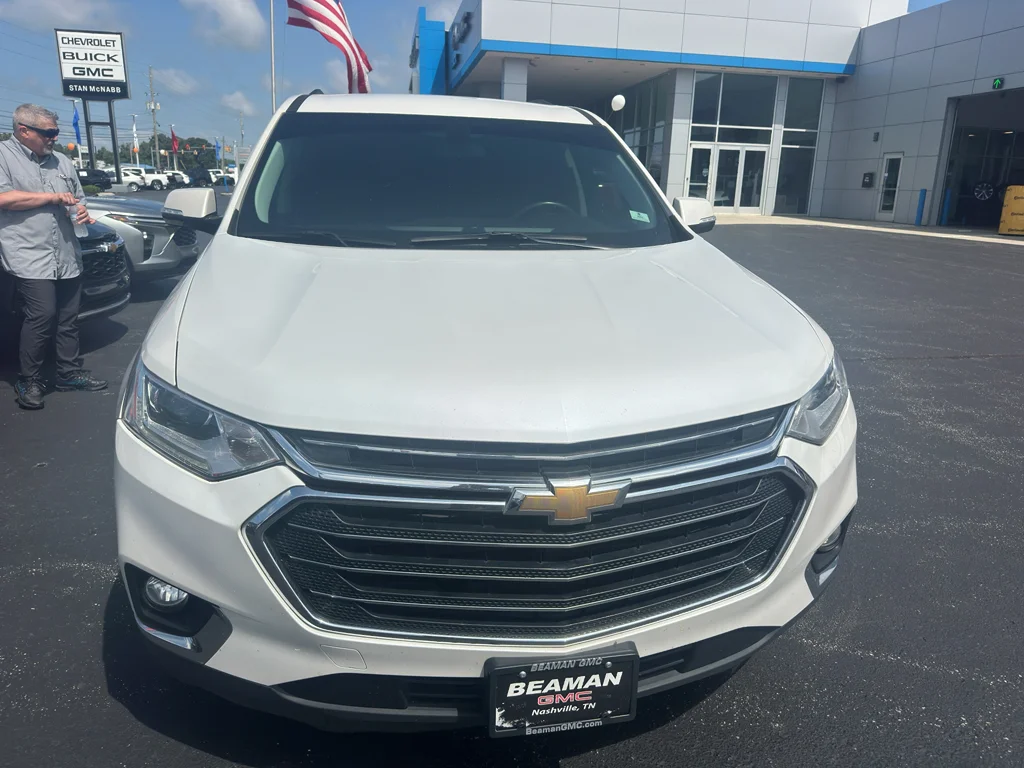 Used 2019 IRIDESCENT PEARL TRICOAT Chevrolet LT Cloth image 4