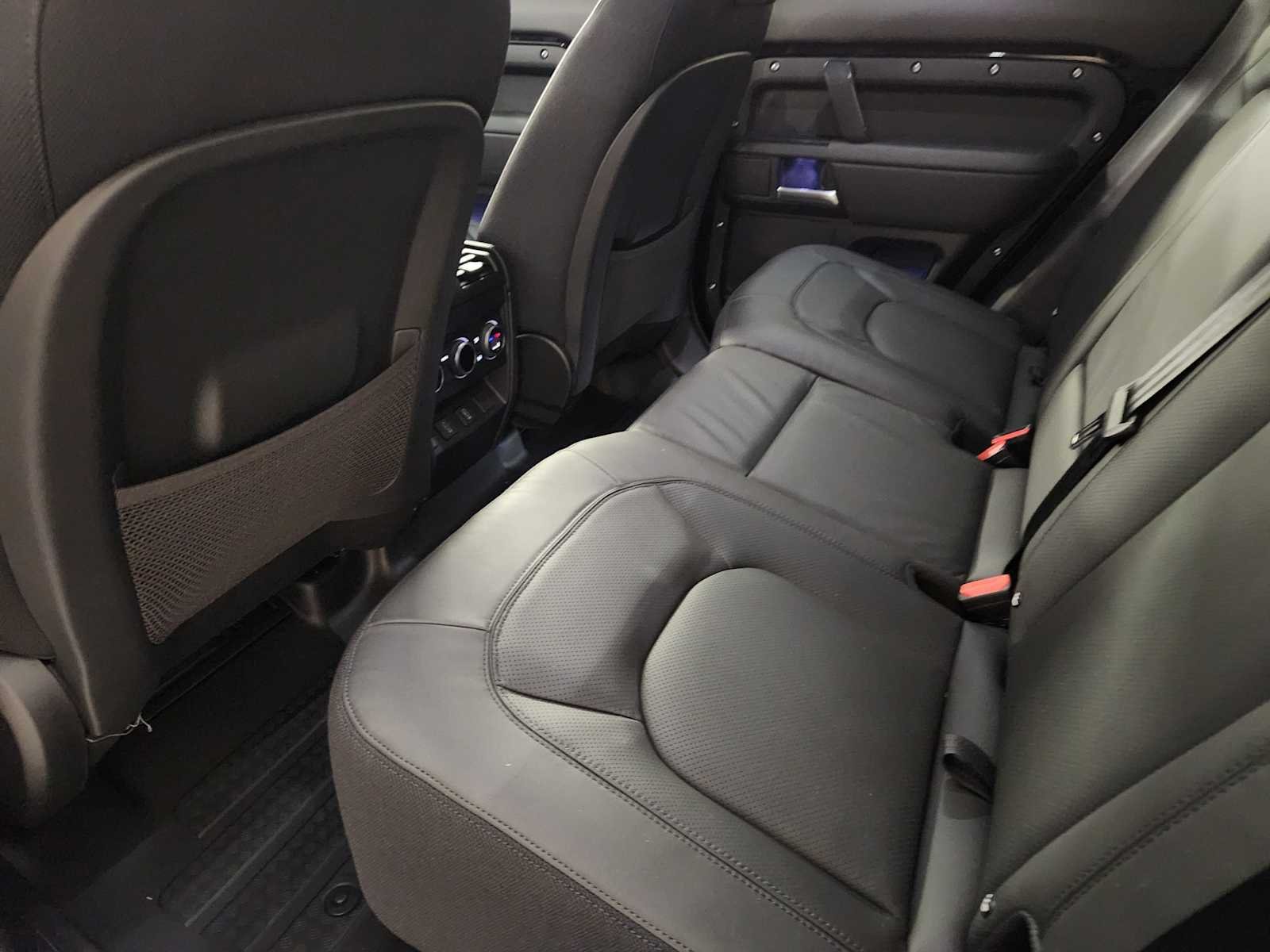 2026 Land Rover Defender V8 - Photo 30
