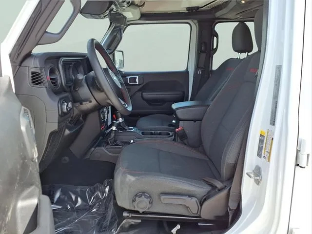 Used 2025  Jeep Rubicon image 19