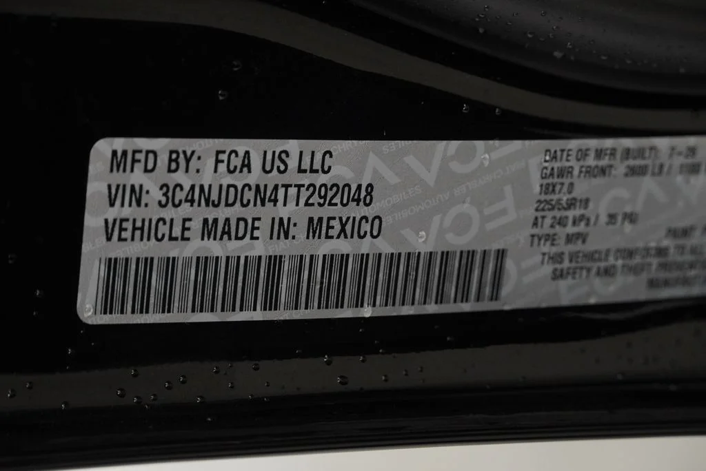 New 2026 Diamond Black Crystal Pearl-Coat Exterior Paint Jeep Limited image 37