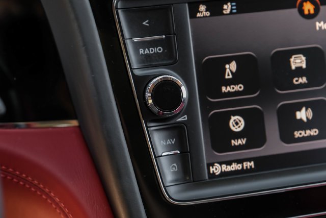 Used 2019 Black Crystal over Cricket Ball Bentley V8 image 42
