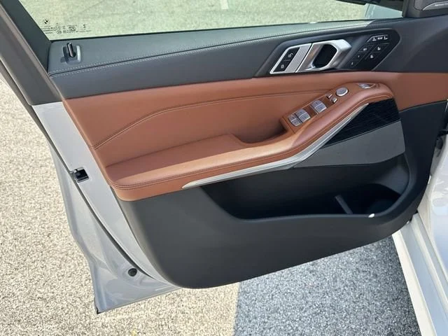 Certified Used 2025 Mineral White BMW M60i image 26