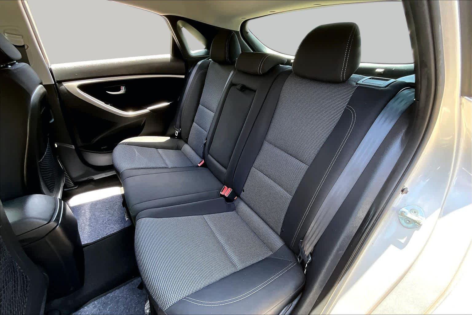 Used 2013 Shimmering Silver Hyundai  image 20