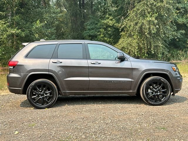 Used 2021 Granite Crystal Metallic Clearcoat Jeep Laredo X image 9